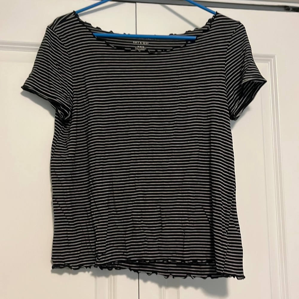 American Eagle back and white striped shirt sleeve